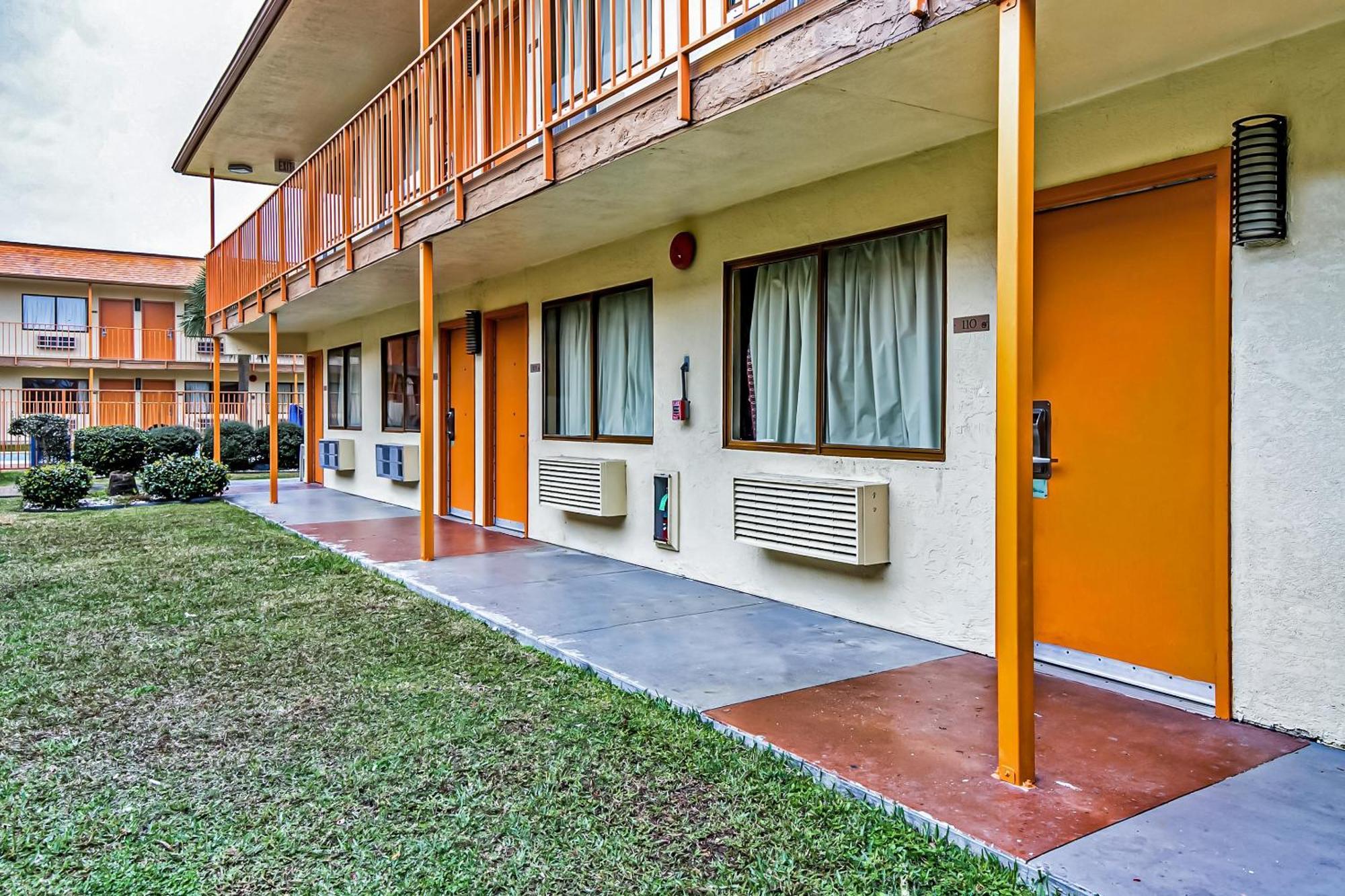 Oyo Hotel Lake Charles Hwy 10 Exteriör bild